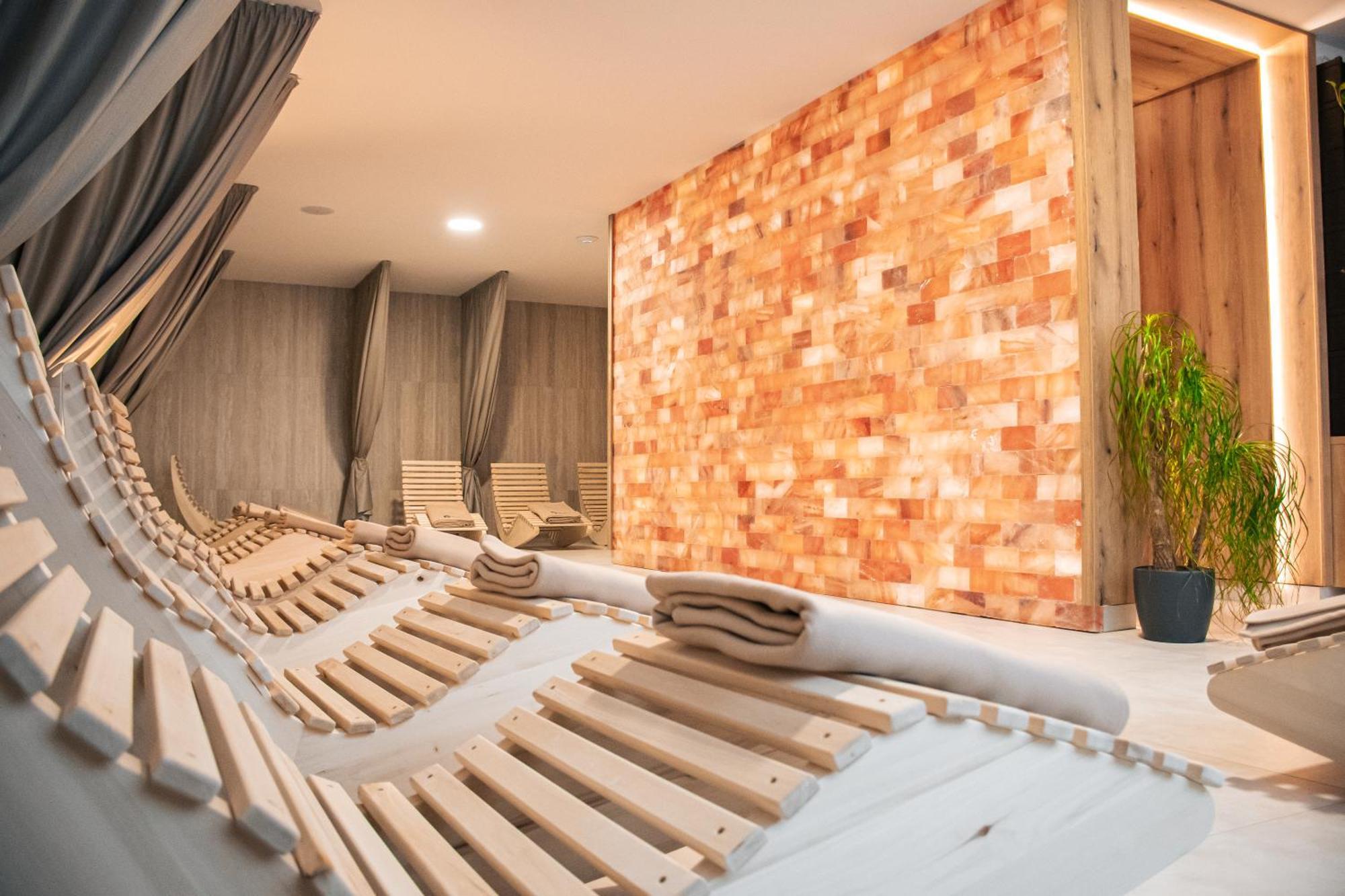 Rm Hotel Wellness & Congress Prievidza Exterior foto
