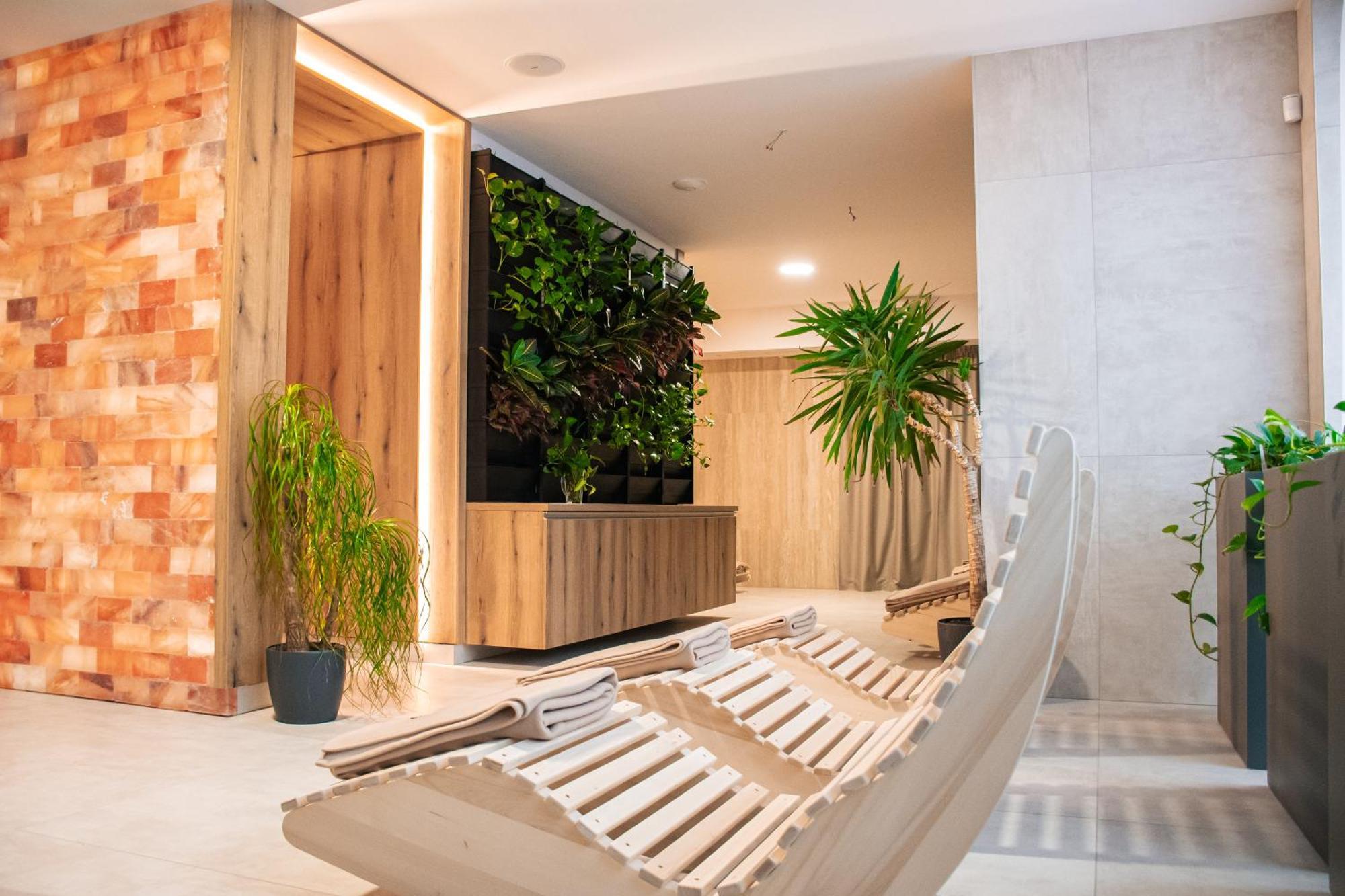 Rm Hotel Wellness & Congress Prievidza Exterior foto
