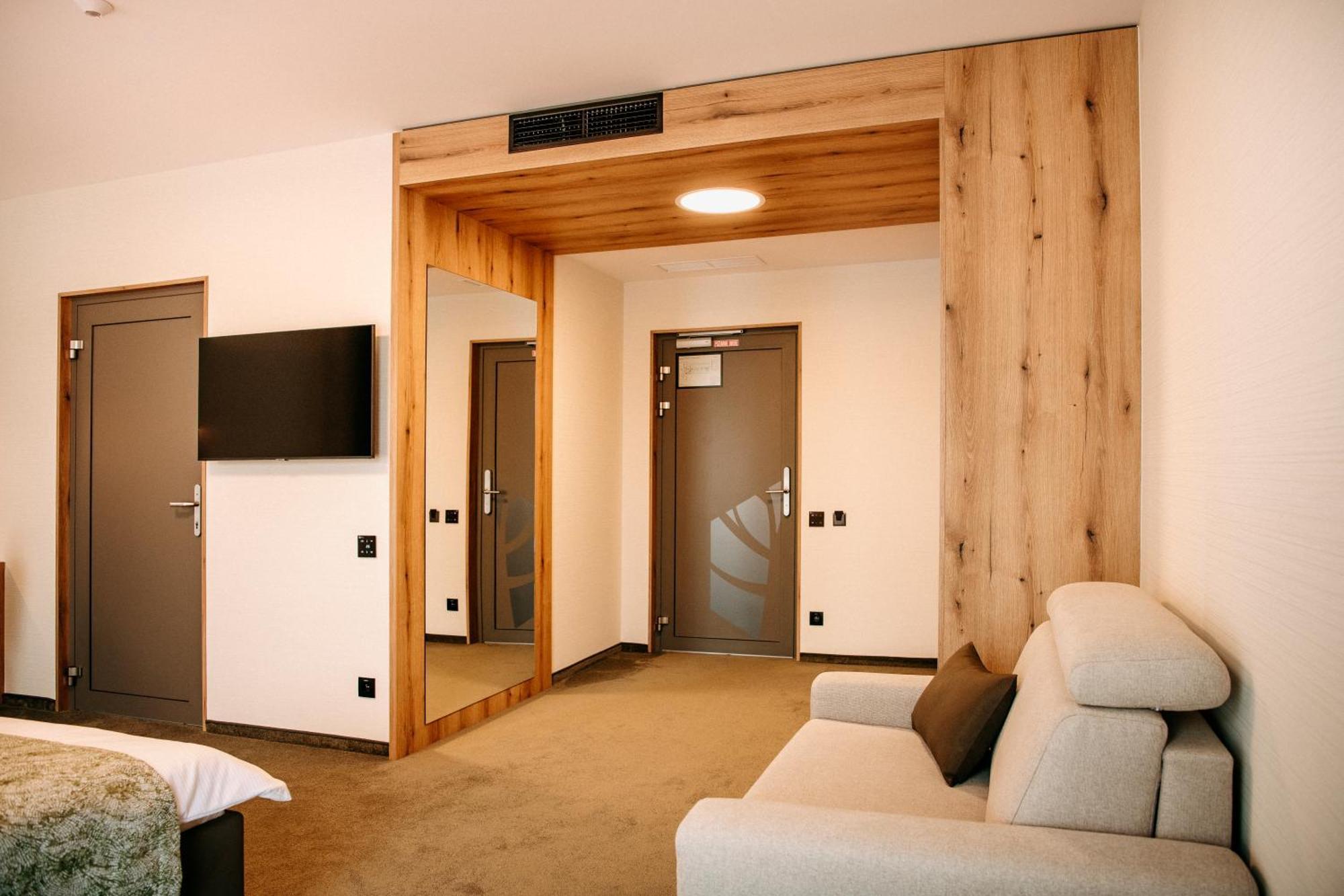Rm Hotel Wellness & Congress Prievidza Exterior foto