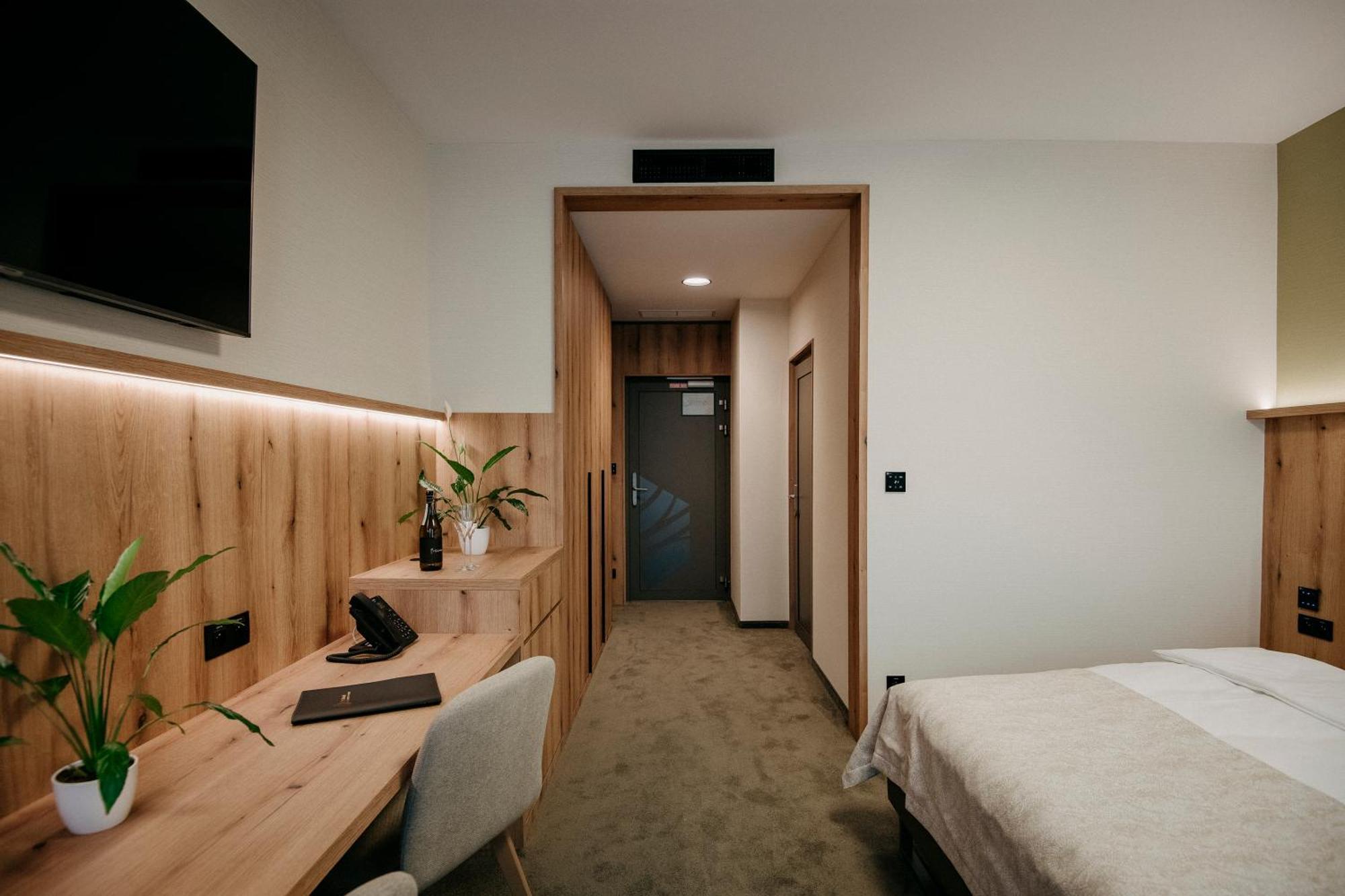 Rm Hotel Wellness & Congress Prievidza Exterior foto